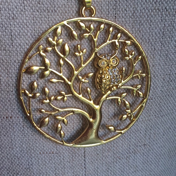 Jewelry - OWL in a tree long pendant.